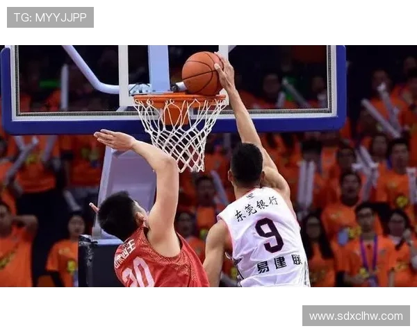 重庆篮球队以69分强势领跑杯赛积分榜展现出色竞技状态