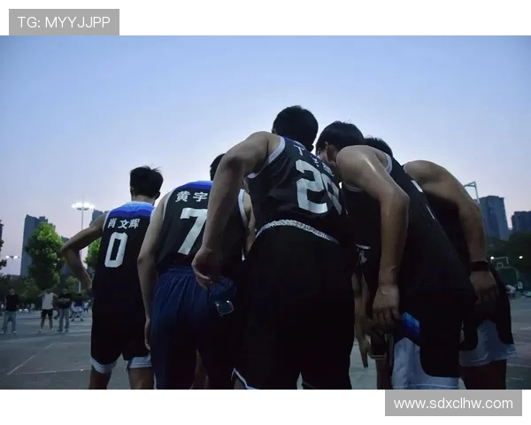 以篮球为纽带探索团队合作与个人奋斗精神的完美融合 以篮球为纽带探索团队合作与个人奋斗精神的完美融合