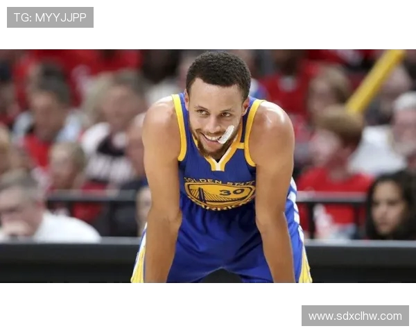 斯蒂芬库里引领新时代篮球风潮展现无与伦比的三分艺术魅力 斯蒂芬库里引领新时代篮球风潮展现无与伦比的三分艺术魅力